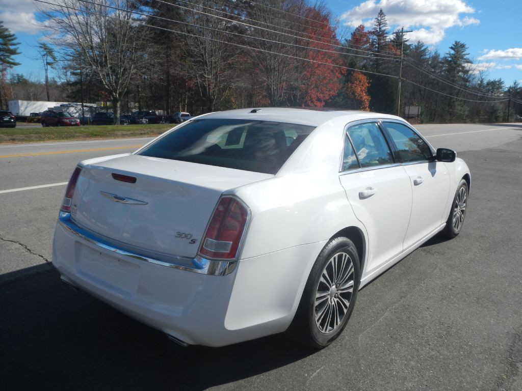 2012 Chrysler 300 Image 6