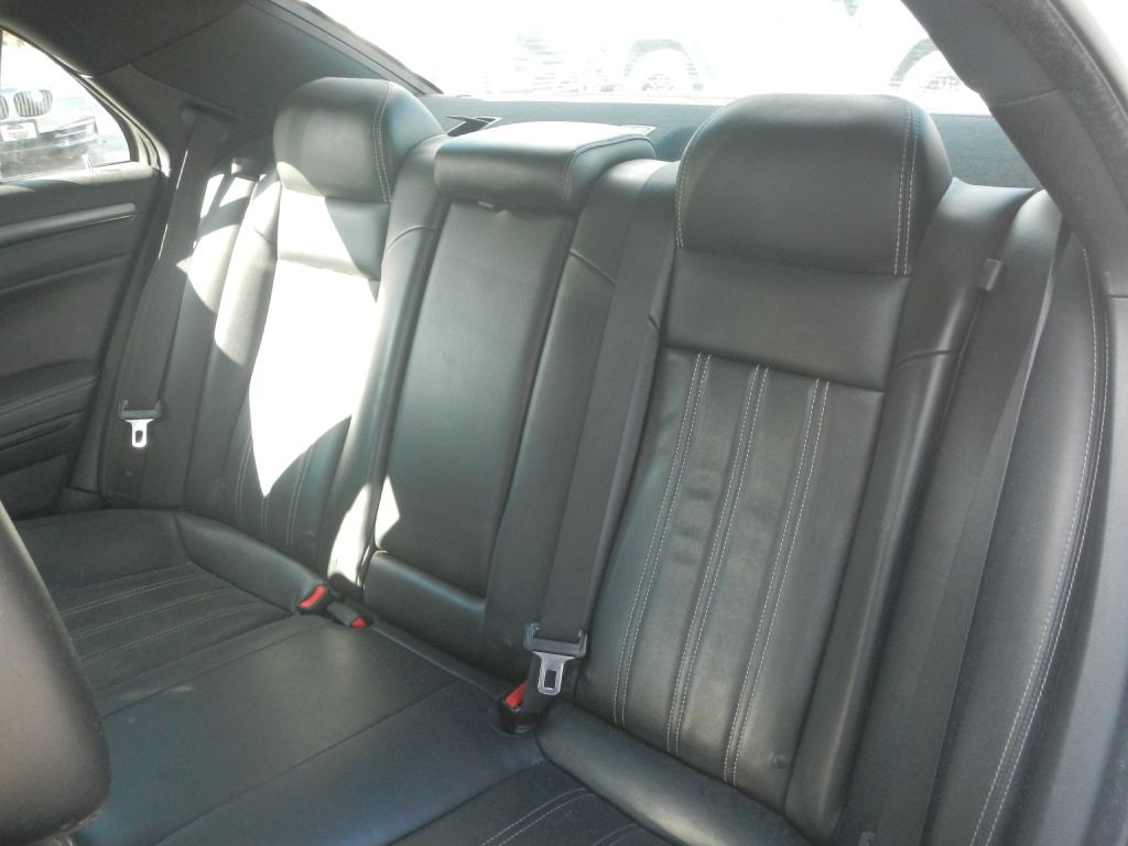 2012 Chrysler 300 Image 8