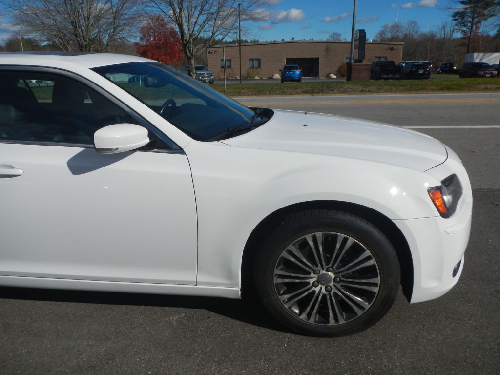 2012 Chrysler 300 Image 13