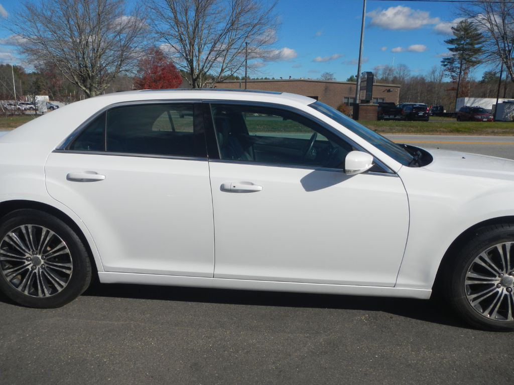 2012 Chrysler 300 Image 14