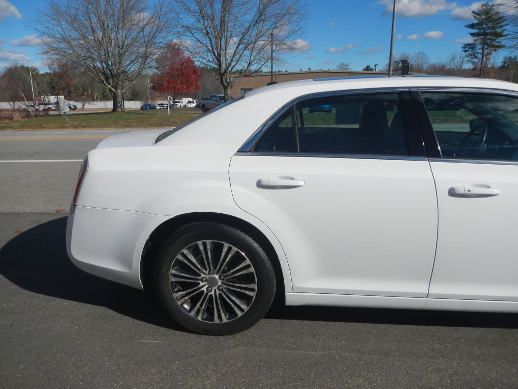 2012 Chrysler 300 Image 15