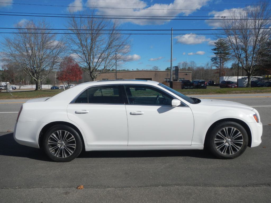 2012 Chrysler 300 Image 16