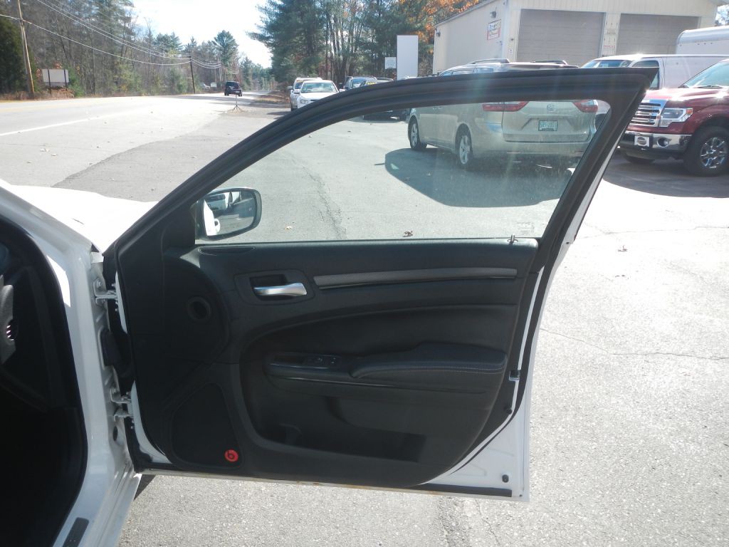 2012 Chrysler 300 Image 18