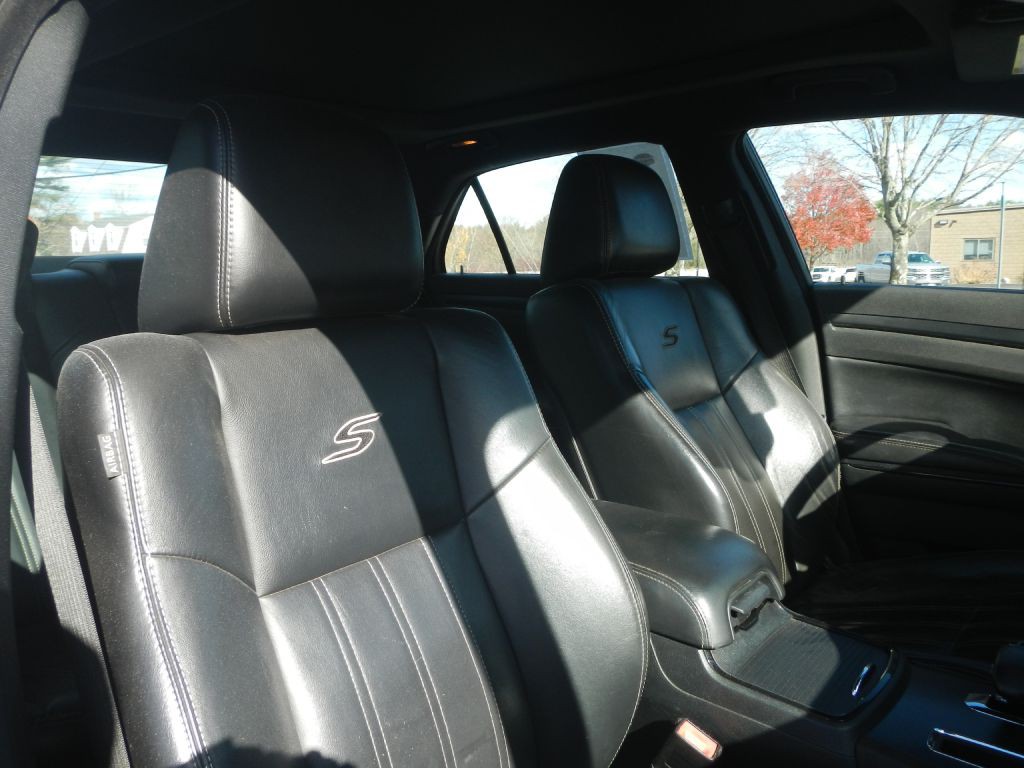2012 Chrysler 300 Image 20