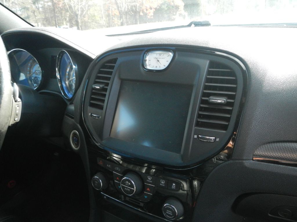 2012 Chrysler 300 Image 23