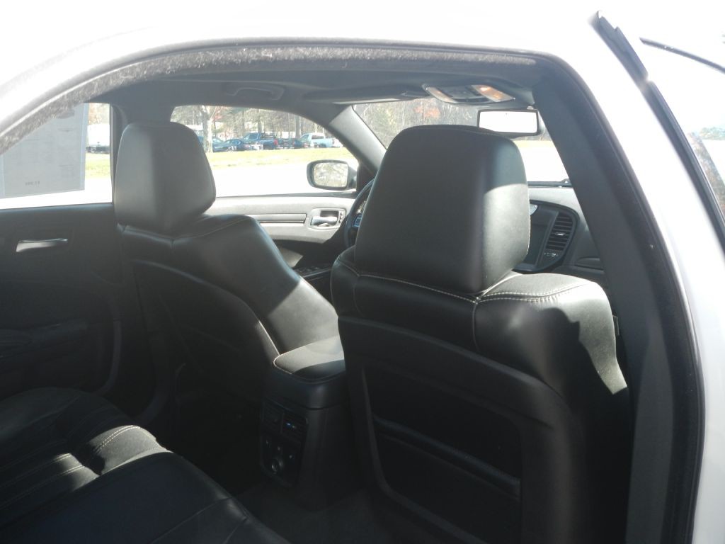 2012 Chrysler 300 Image 25