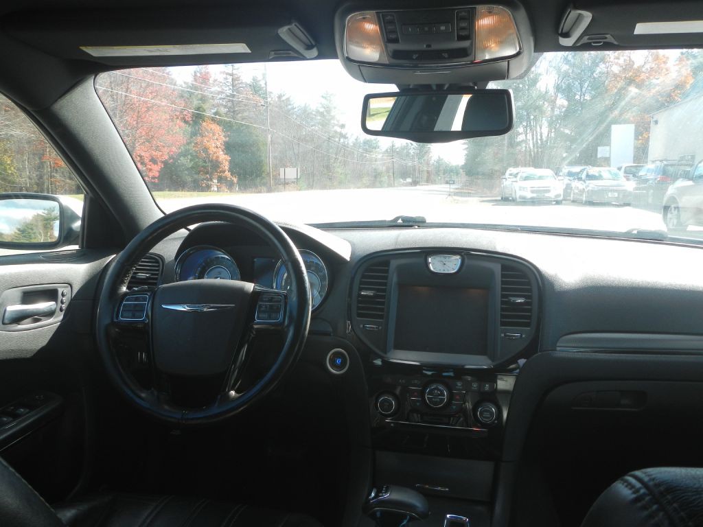 2012 Chrysler 300 Image 26