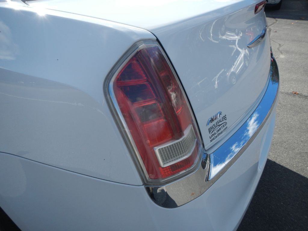 2012 Chrysler 300 Image 30