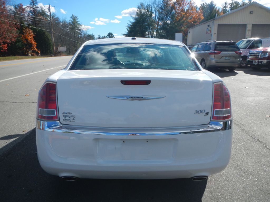 2012 Chrysler 300 Image 31