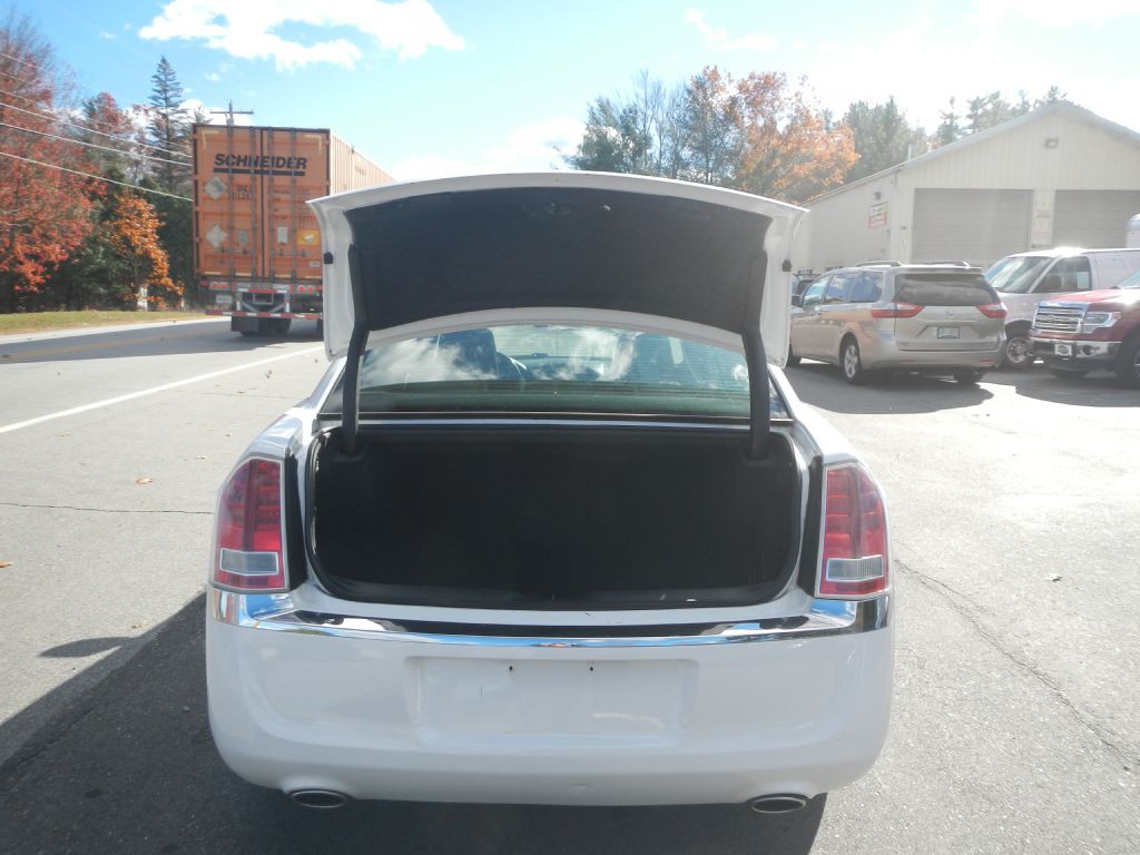 2012 Chrysler 300 Image 34