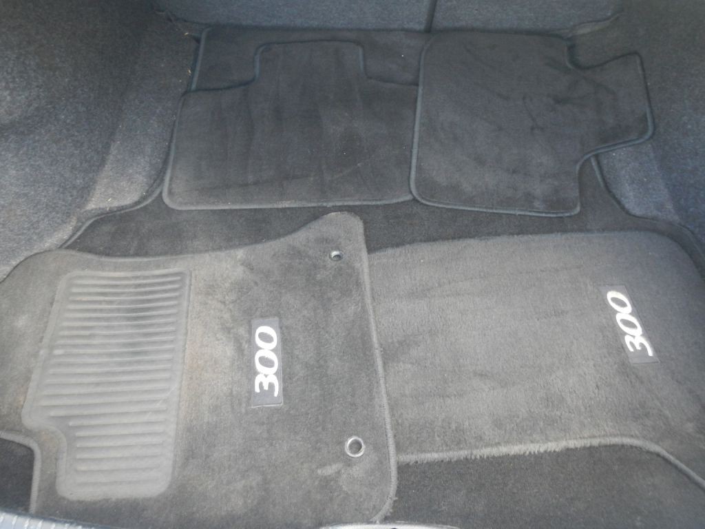 2012 Chrysler 300 Image 35