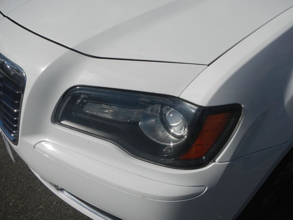 2012 Chrysler 300 Image 36