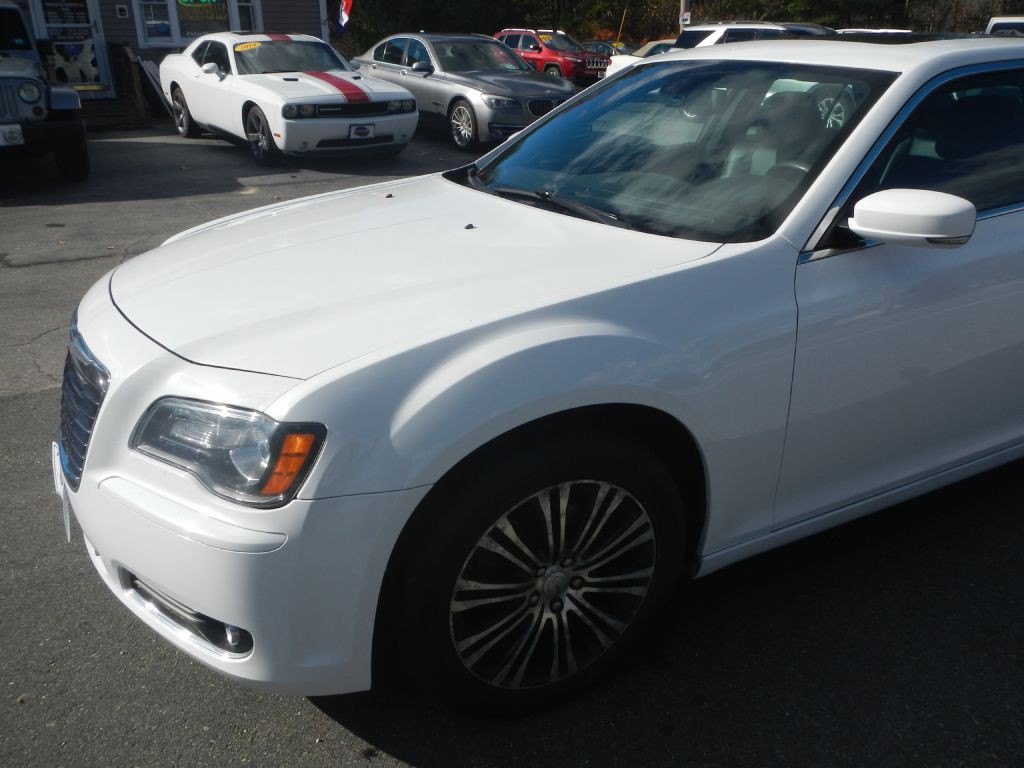 2012 Chrysler 300 Image 37
