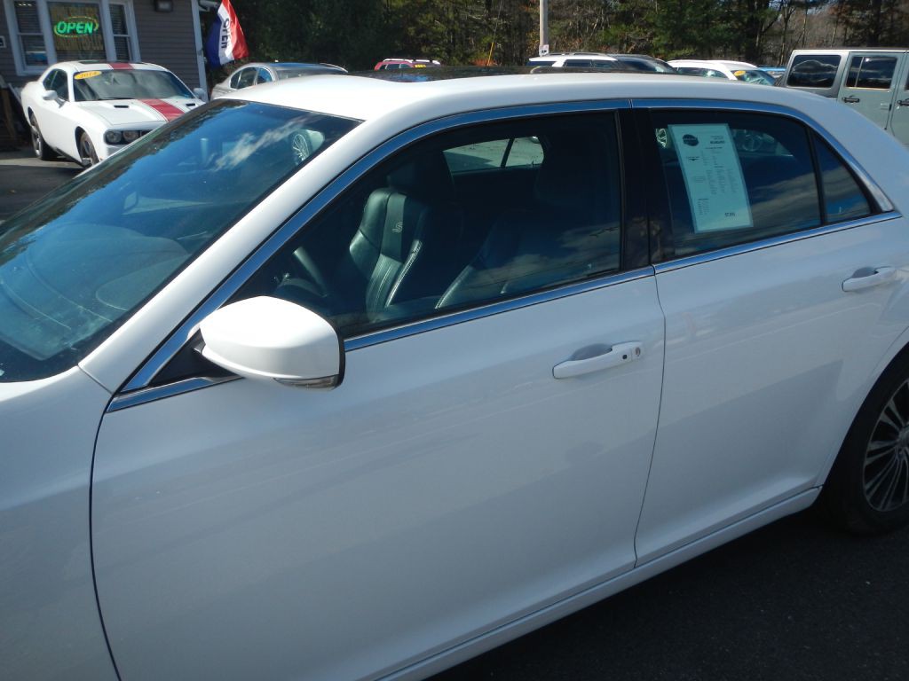 2012 Chrysler 300 Image 38