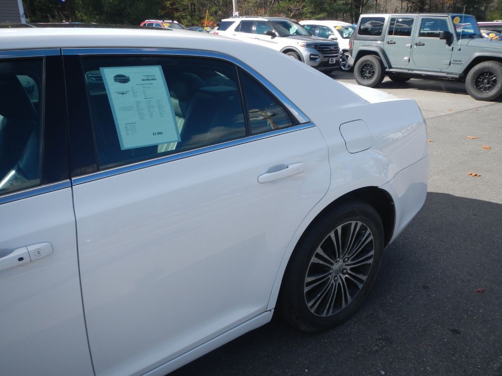 2012 Chrysler 300 Image 39