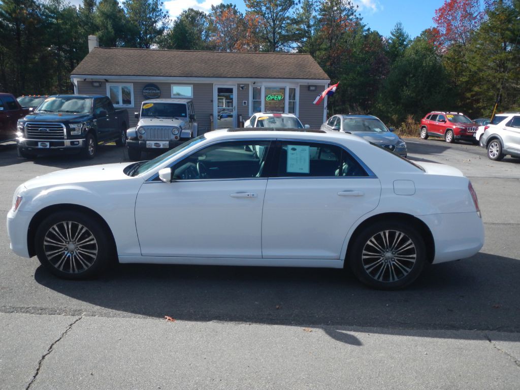 2012 Chrysler 300 Image 40