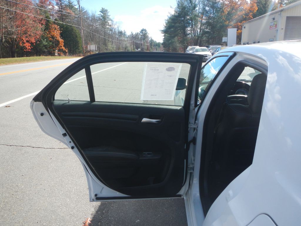 2012 Chrysler 300 Image 41