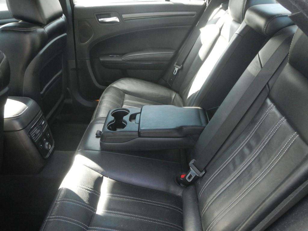 2012 Chrysler 300 Image 42