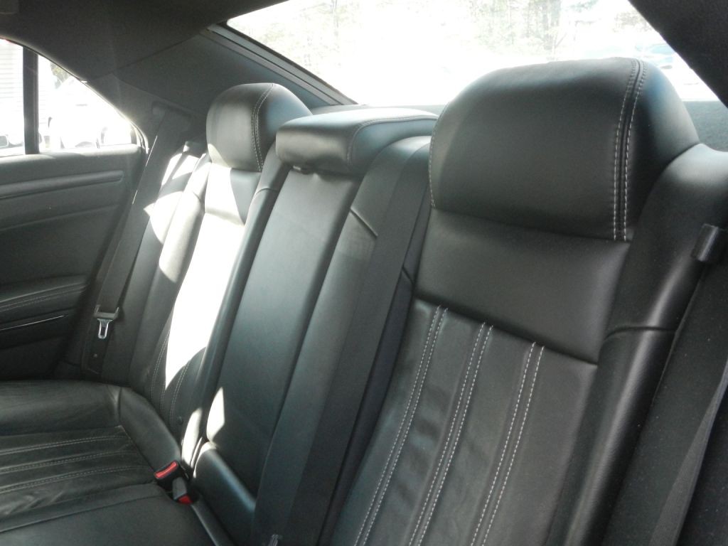 2012 Chrysler 300 Image 43