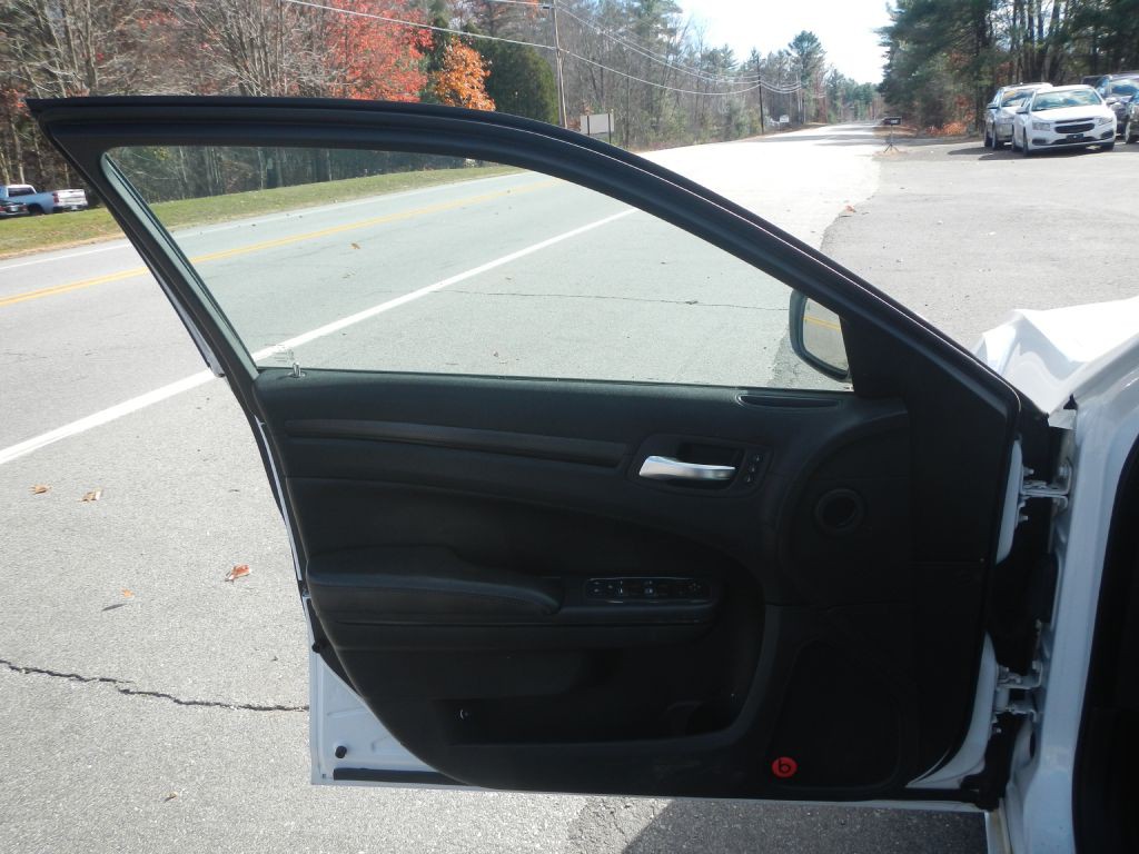 2012 Chrysler 300 Image 47