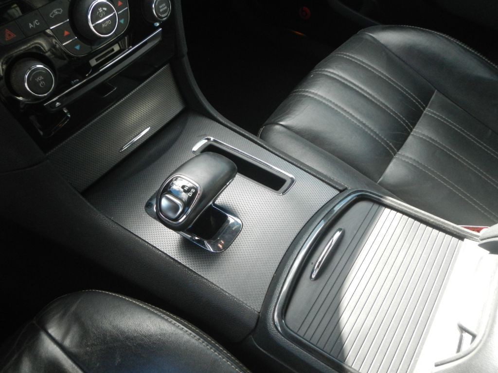 2012 Chrysler 300 Image 54