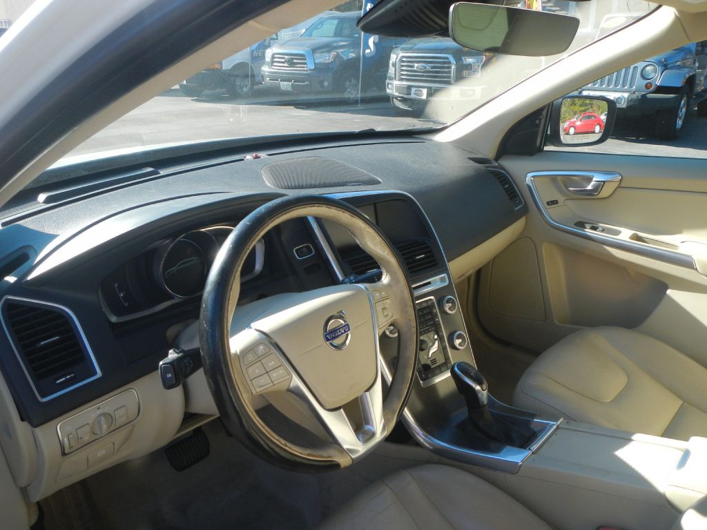 2016 Volvo XC60 Image 3