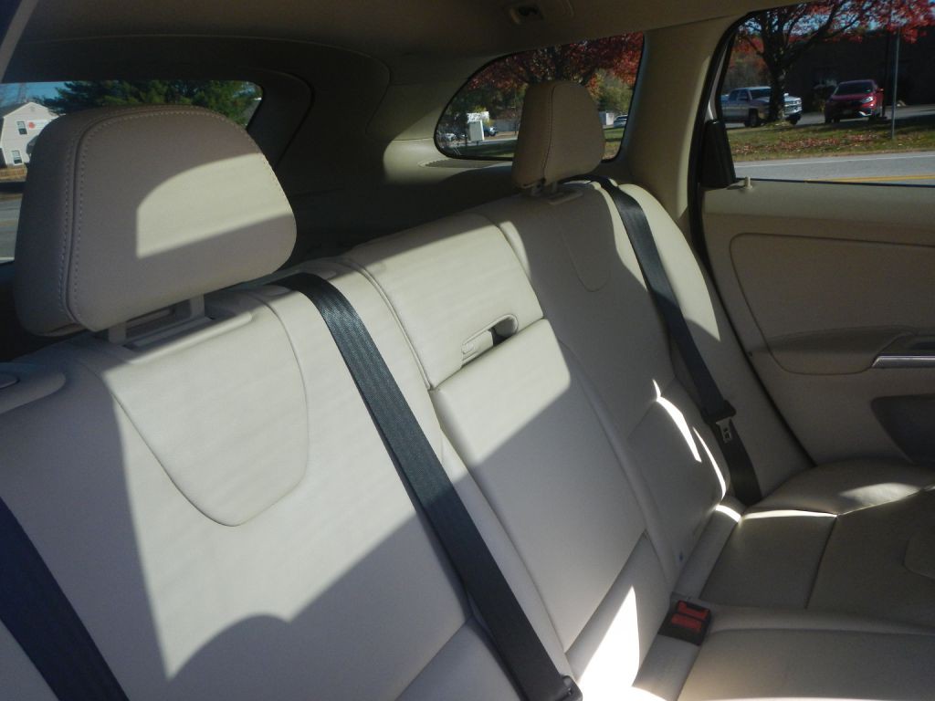 2016 Volvo XC60 Image 8