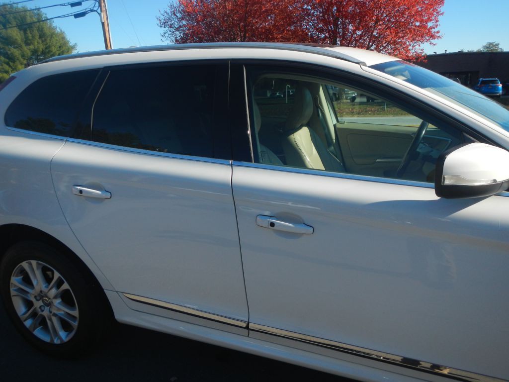2016 Volvo XC60 Image 13