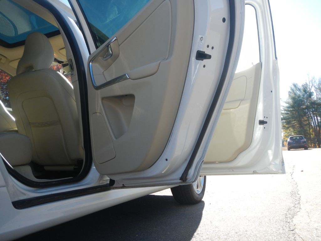 2016 Volvo XC60 Image 16