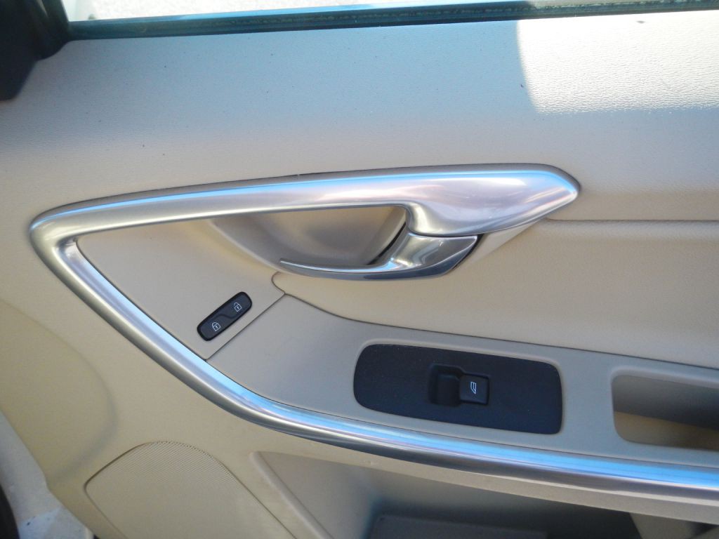 2016 Volvo XC60 Image 18