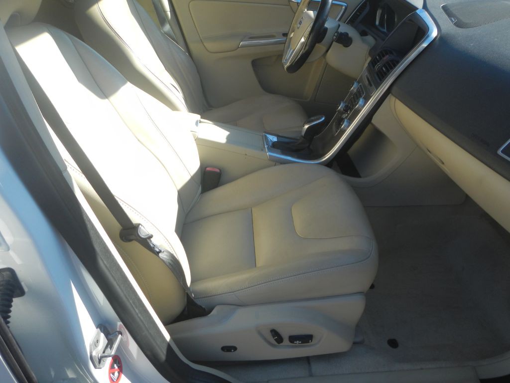2016 Volvo XC60 Image 19