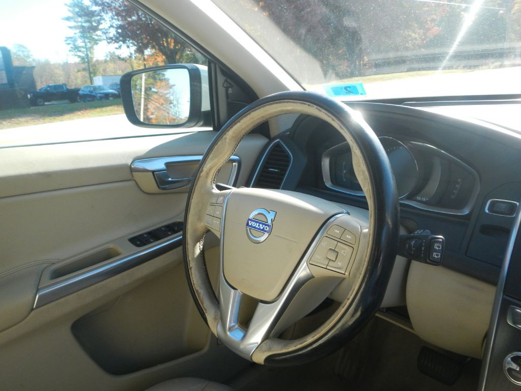 2016 Volvo XC60 Image 22