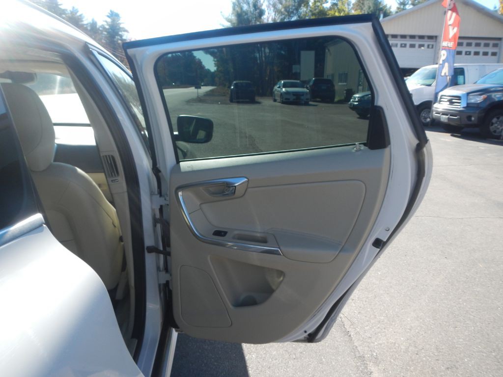 2016 Volvo XC60 Image 26