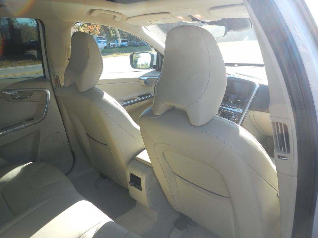 2016 Volvo XC60 Image 27