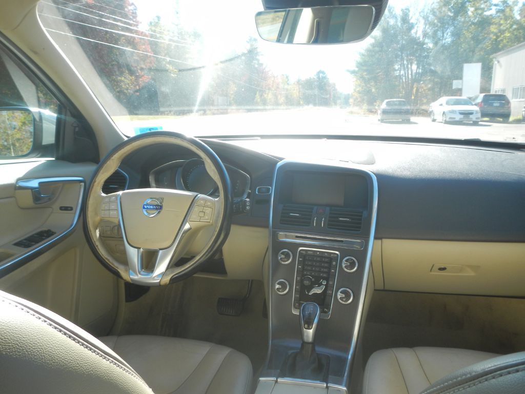 2016 Volvo XC60 Image 28
