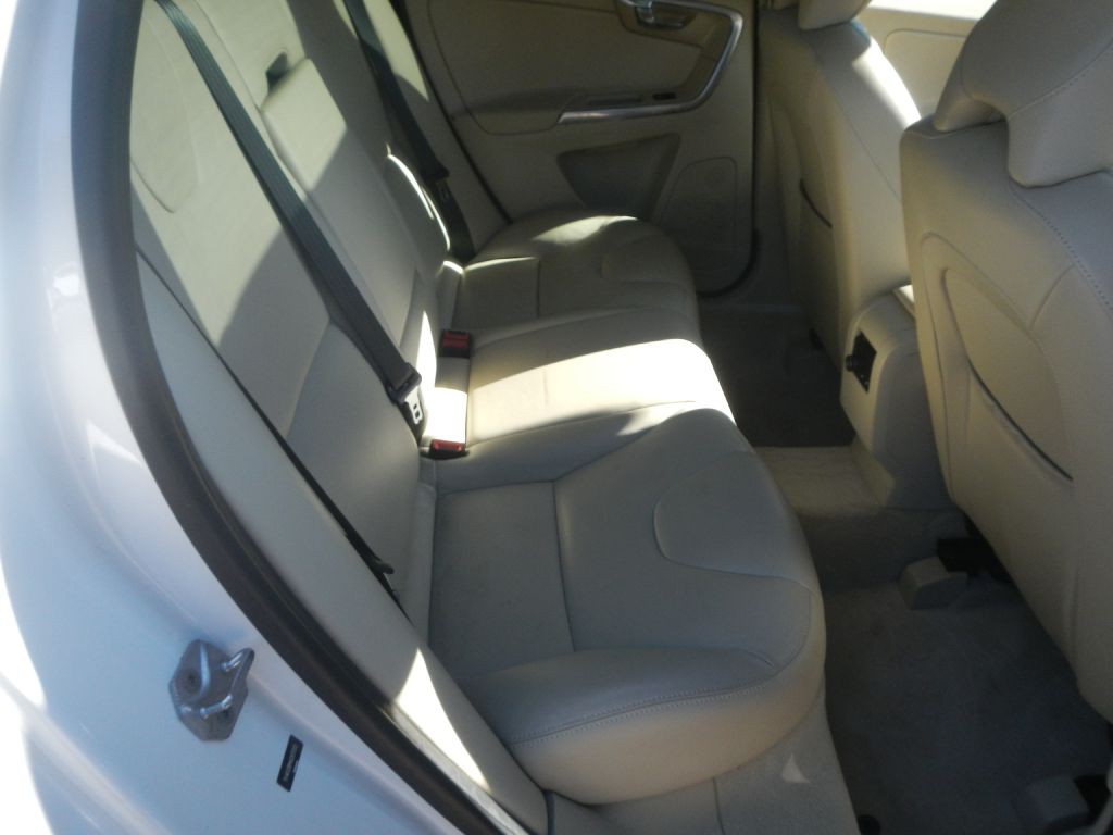 2016 Volvo XC60 Image 31