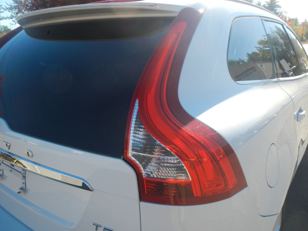 2016 Volvo XC60 Image 32