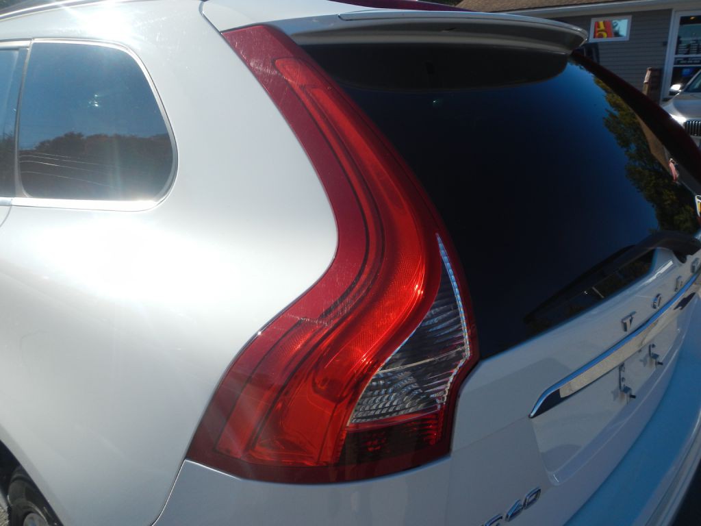 2016 Volvo XC60 Image 38