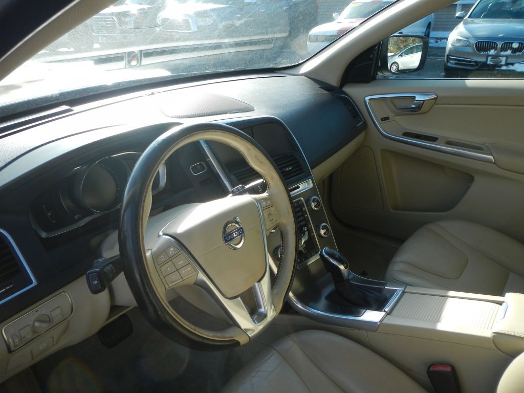 2016 Volvo XC60 Image 3
