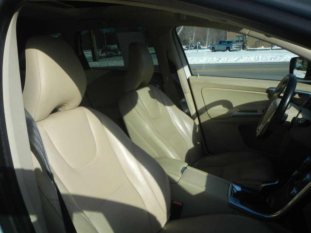 2016 Volvo XC60 Image 9