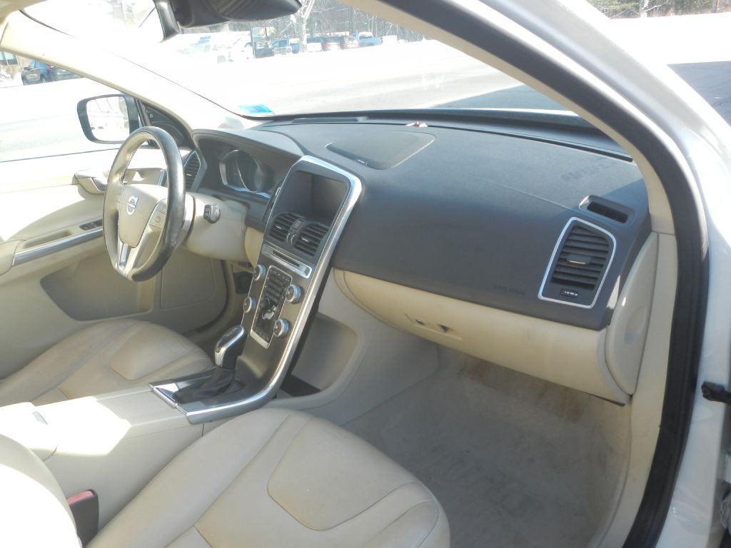 2016 Volvo XC60 Image 10