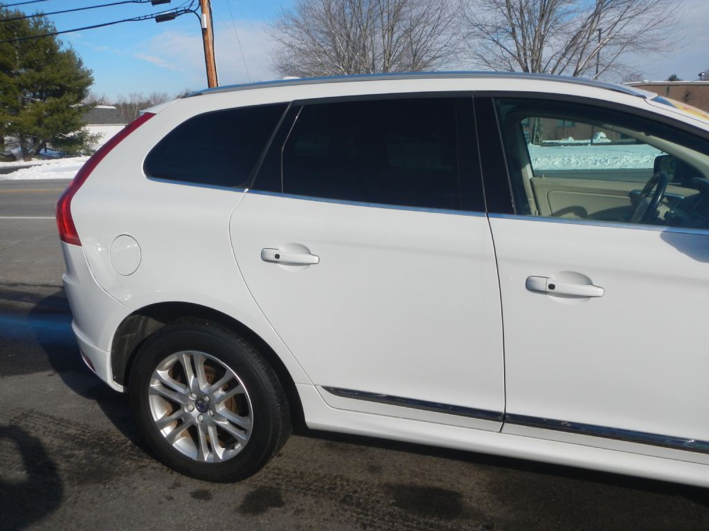 2016 Volvo XC60 Image 14