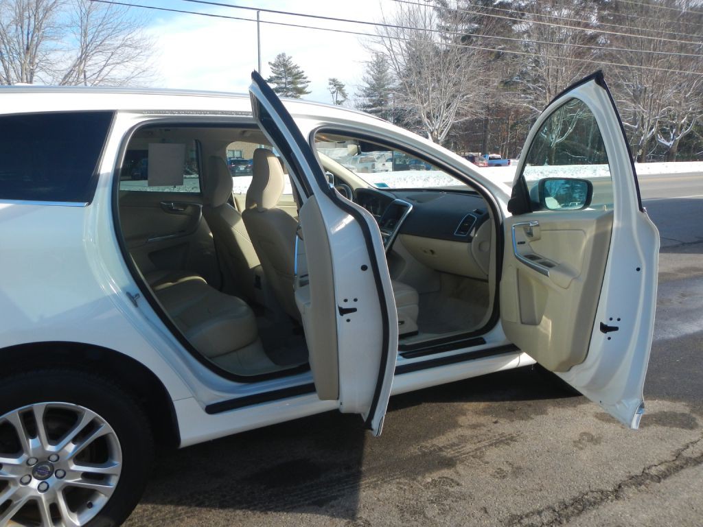 2016 Volvo XC60 Image 16