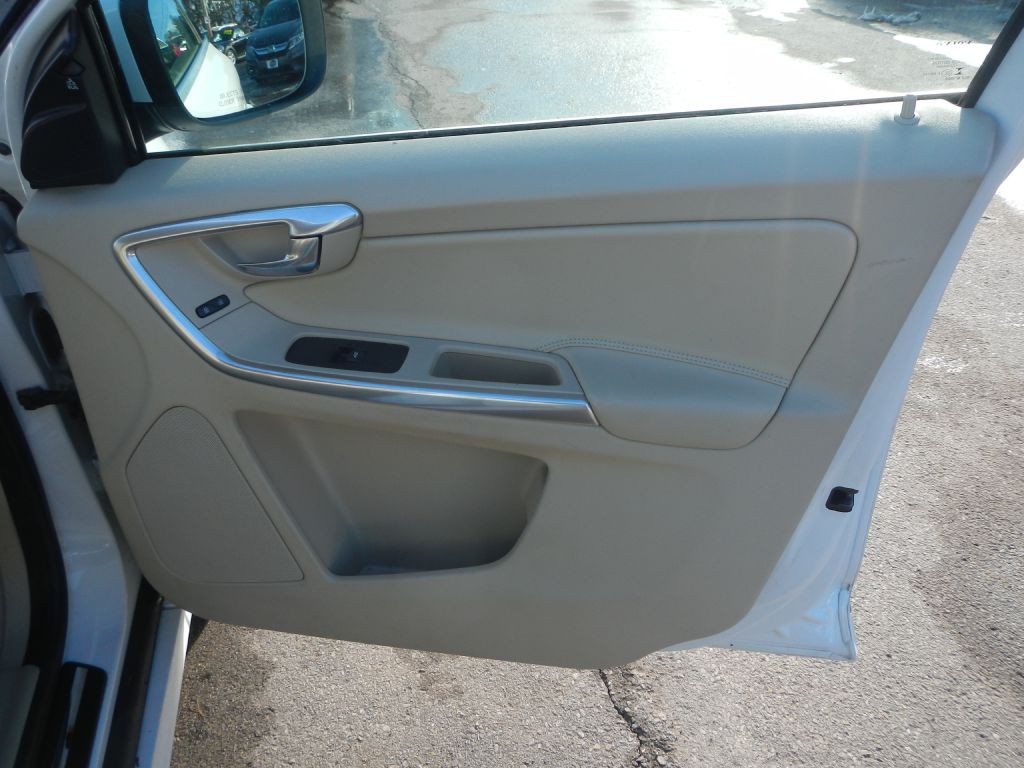 2016 Volvo XC60 Image 18