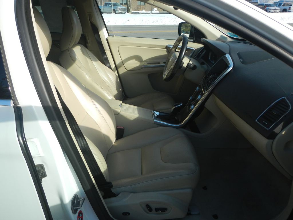 2016 Volvo XC60 Image 19