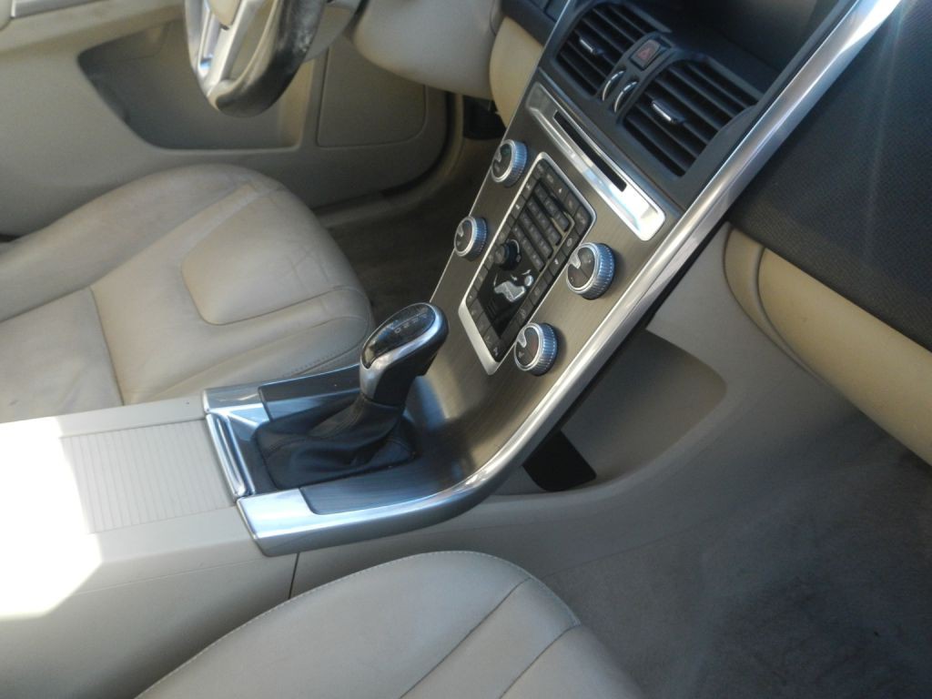 2016 Volvo XC60 Image 23