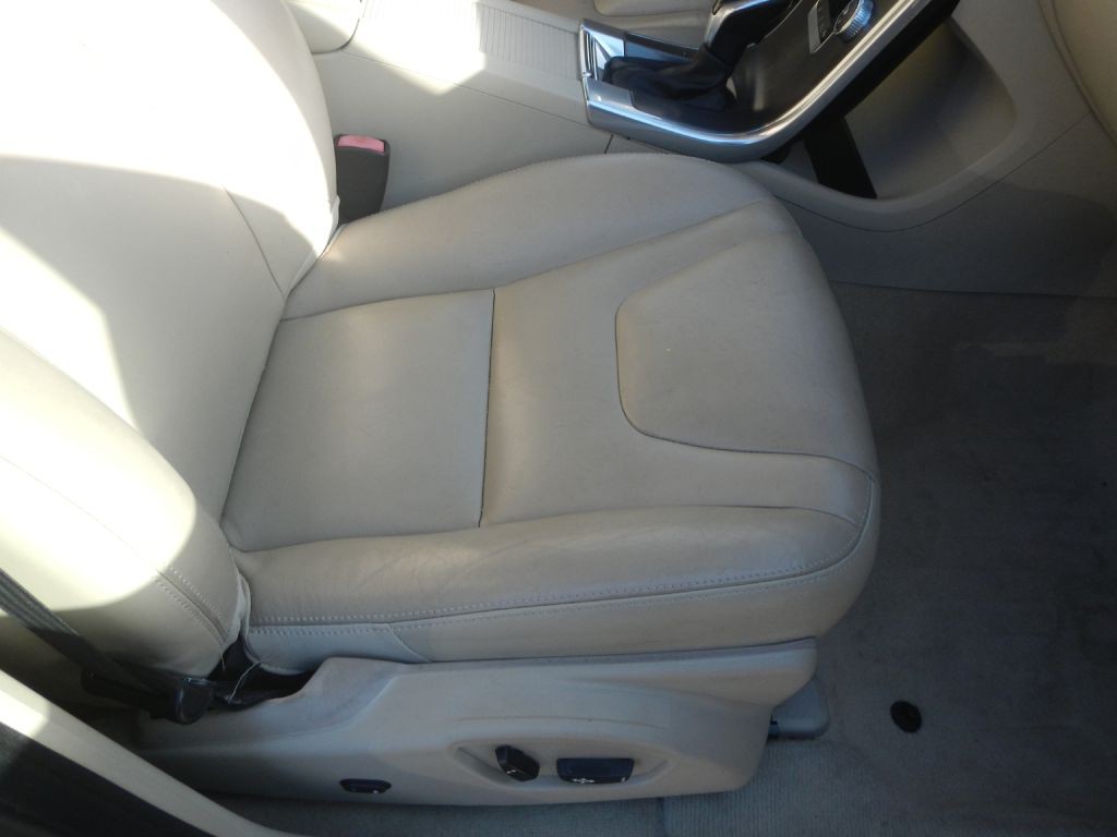 2016 Volvo XC60 Image 24