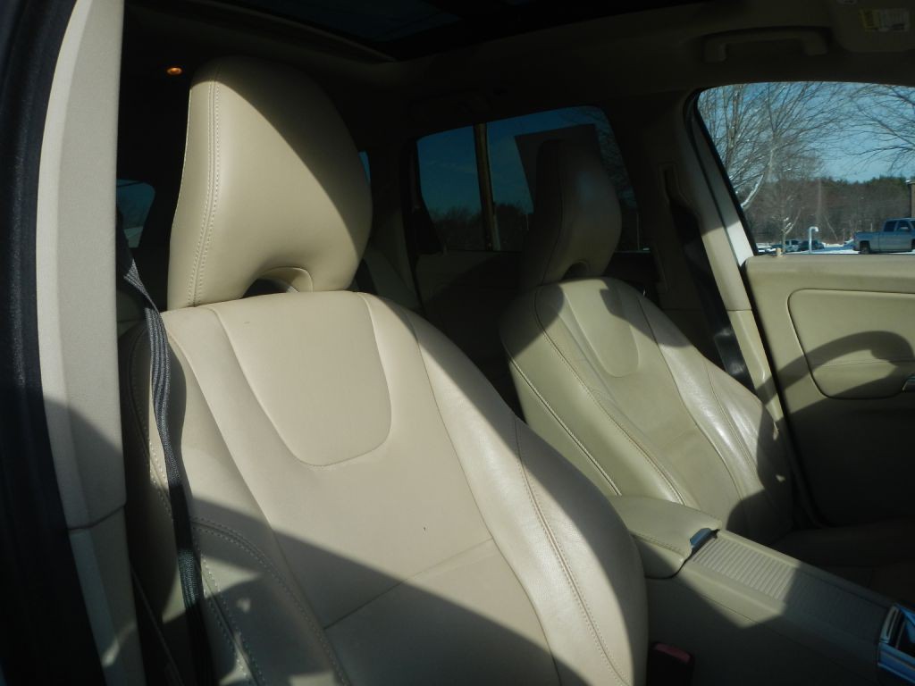 2016 Volvo XC60 Image 25