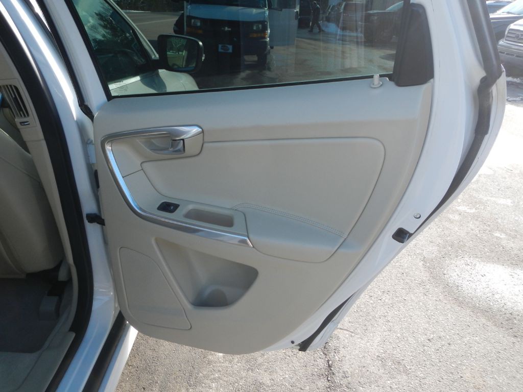 2016 Volvo XC60 Image 27