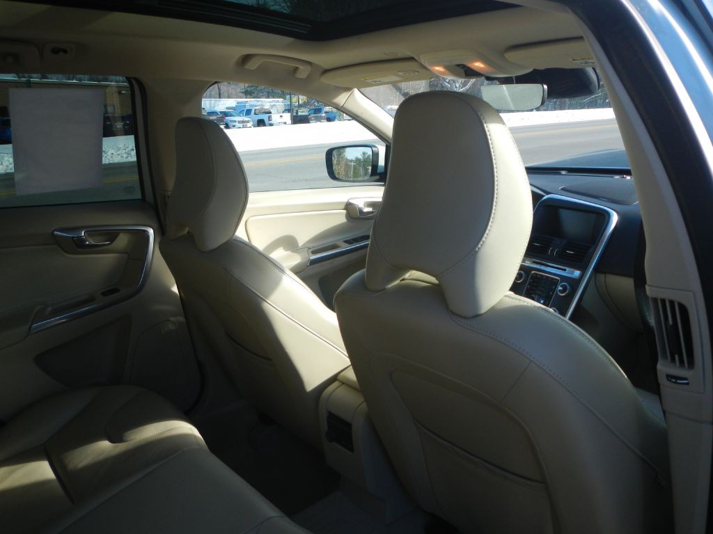 2016 Volvo XC60 Image 28